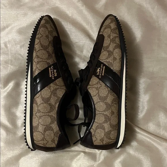 COACH Women's Stylish Brown and Black Shoes - Picture 8 of 12